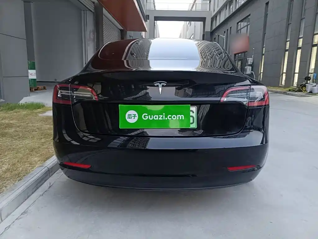 Фото 6 - Tesla Model 3