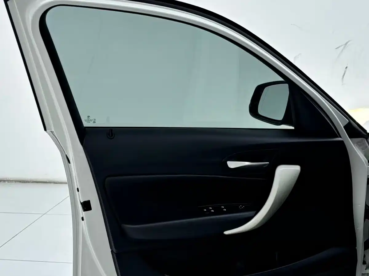 BMW 1 Series (Import) 2013 Facelift 116i Urban Model фото 11