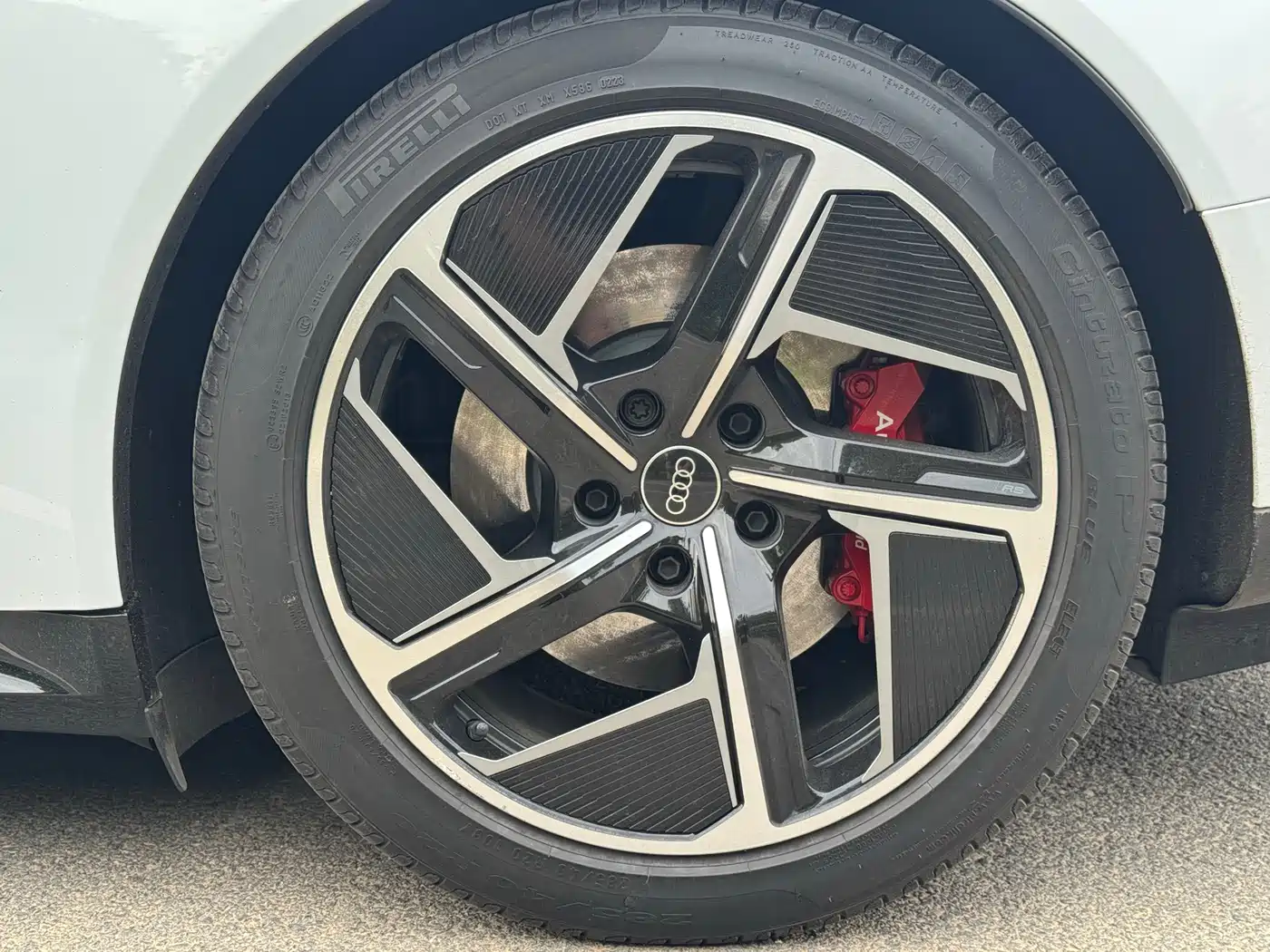 Audi RS e-tron GT 2023 Base Model фото 7