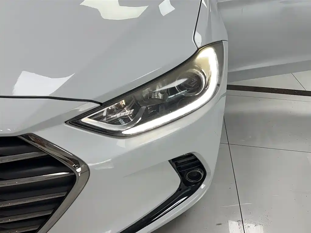 Hyundai Elantra 2016 Model 1.6L Automatic Smart Elite фото 3