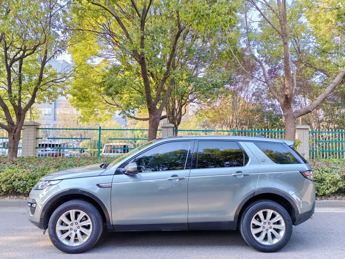 Land Rover Discovery Sport 2018 240PS SE Edition фото 12