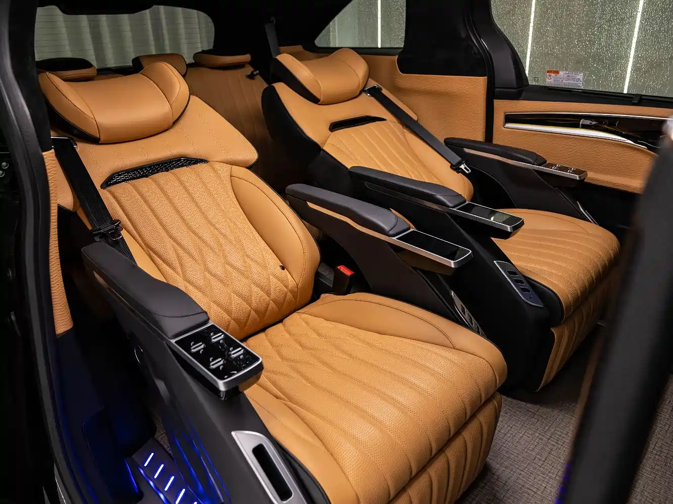 Toyota Granvia 2024 2.5L Hybrid Comfort фото 17