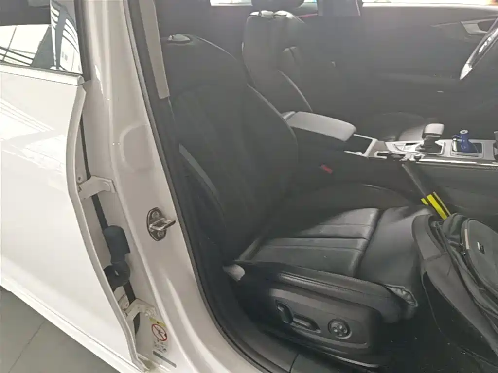 Audi A4L 2020 40 TFSI Luxury Dynamic фото 25