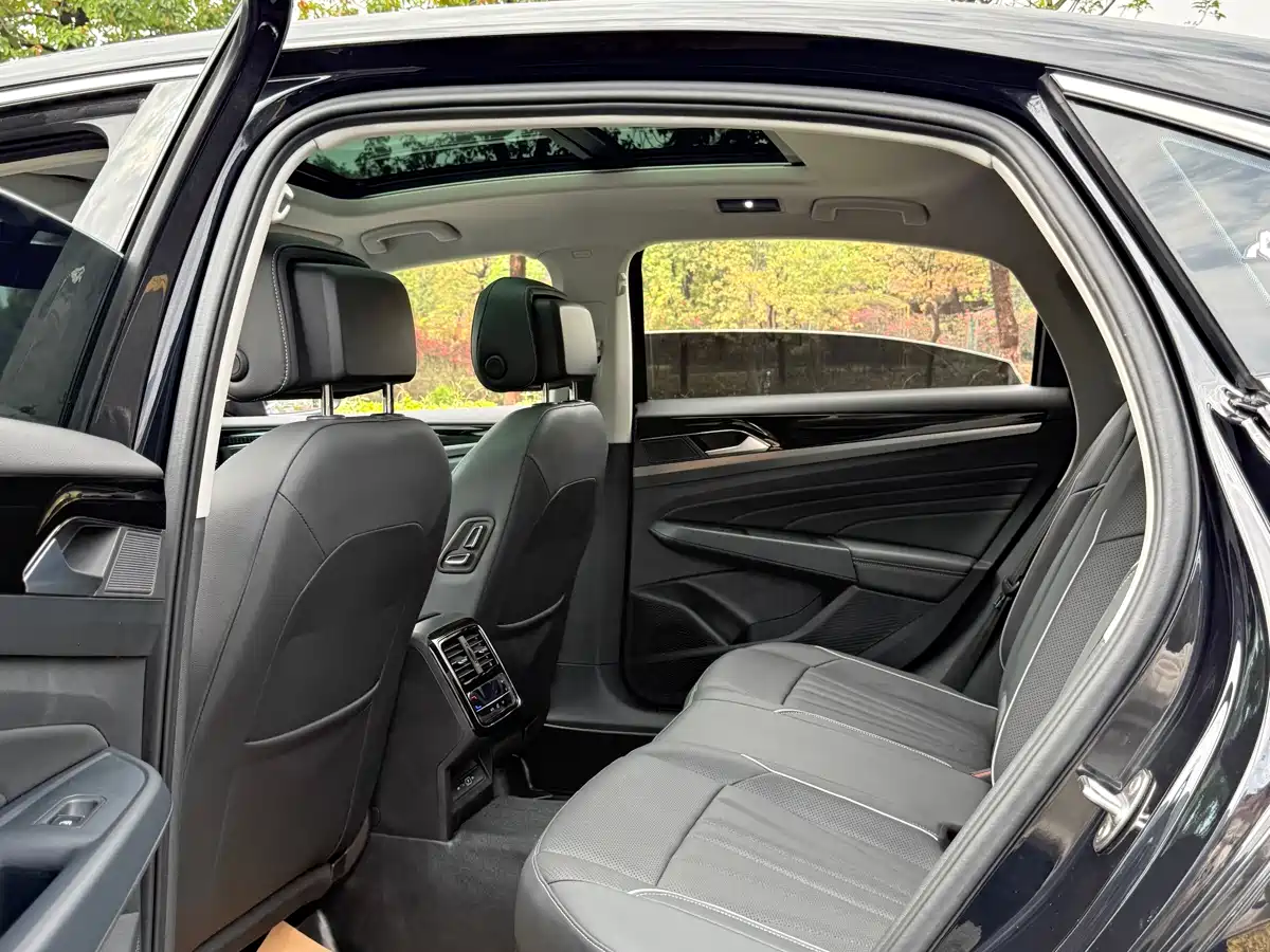 Volkswagen Passat 2024 330TSI Elite Edition фото 9