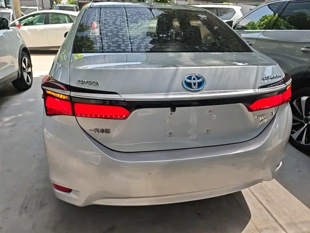 Toyota Corolla 2017 Facelift Hybrid 1.8L E-CVT Elite Edition фото 6