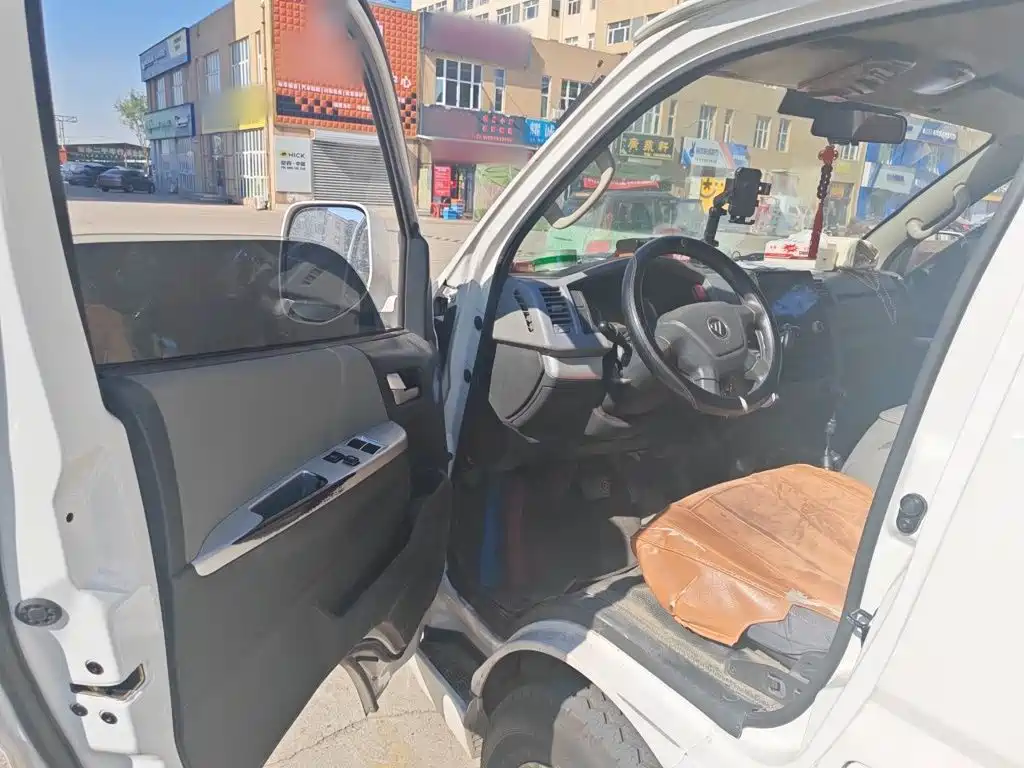 Foton Fengjing G7 2025 2024 Model Commercial Transport Edition Gasoline 2.4L Automatic Short Wheelbase Flat Roof Clear Window 6 Seater