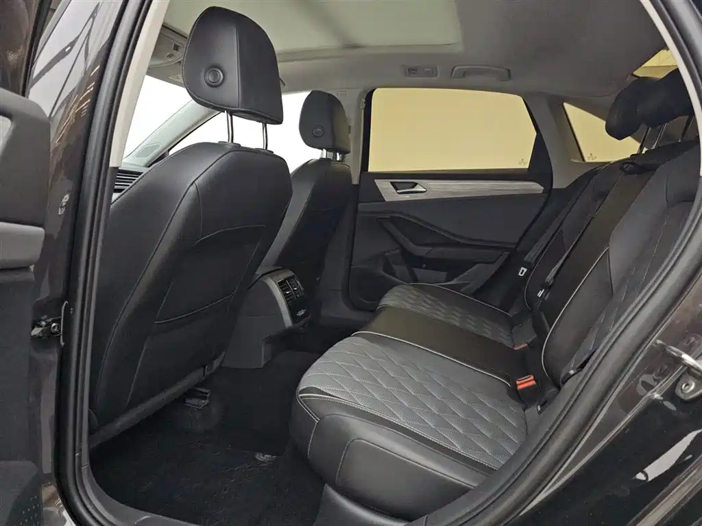 Volkswagen Sagitar 2023 300TSI DSG Surpassing Edition фото 13