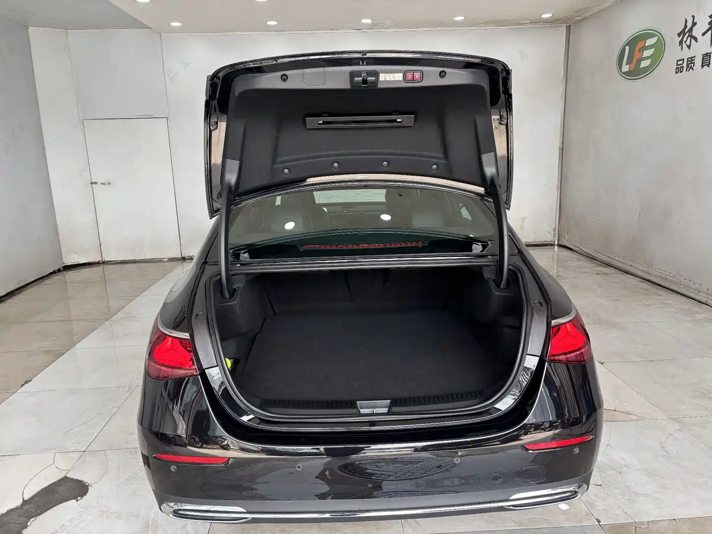 Mercedes-Benz E-Class New Energy 2024 E 350 e L Plug-in Hybrid Sedan фото 28