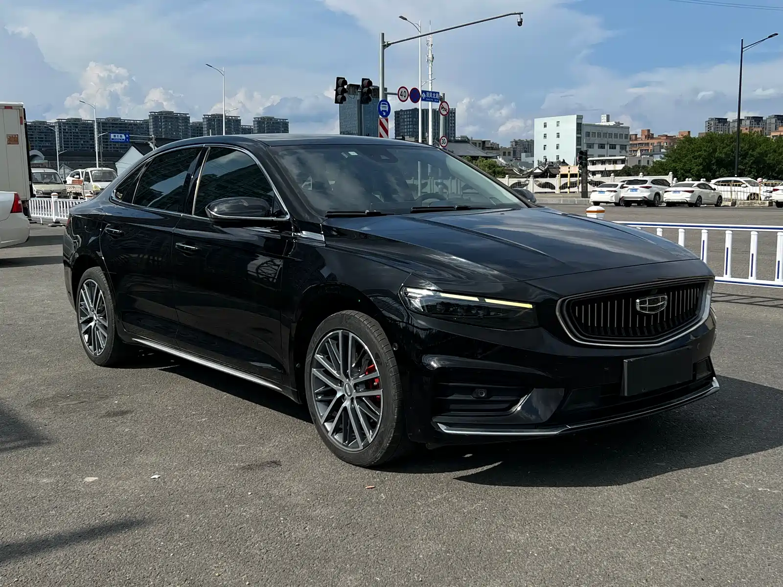 Фото 3 - Geely Preface