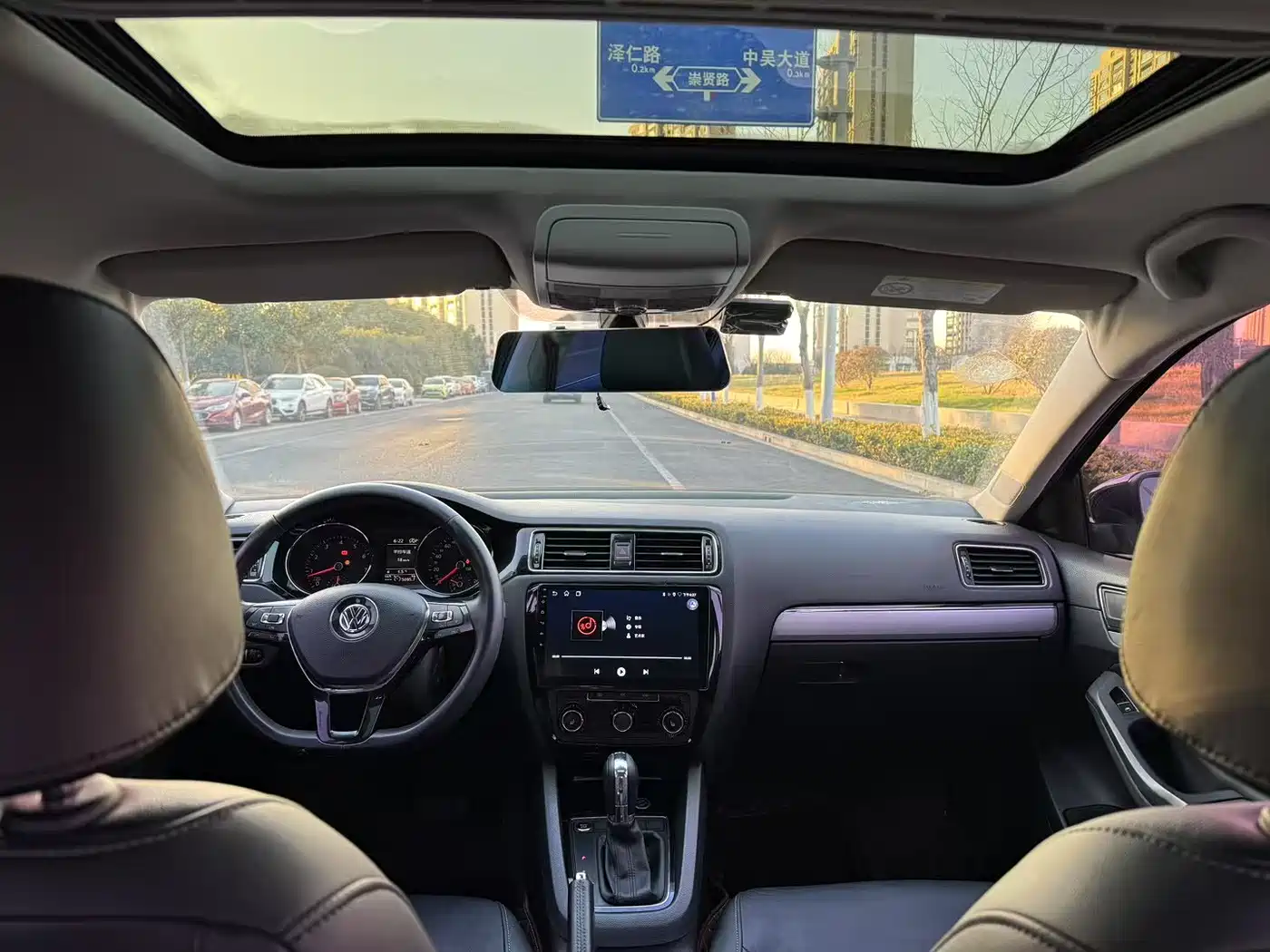 Volkswagen Sagitar 2018 180TSI DSG Premium Edition фото 4