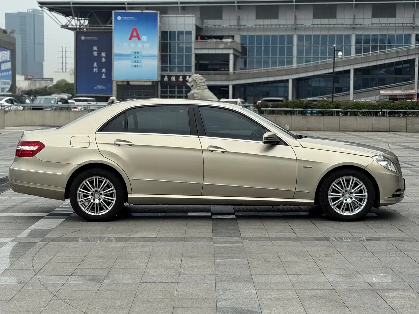 Mercedes-Benz E-Class 2011 E 200 L CGI Elegance фото 8