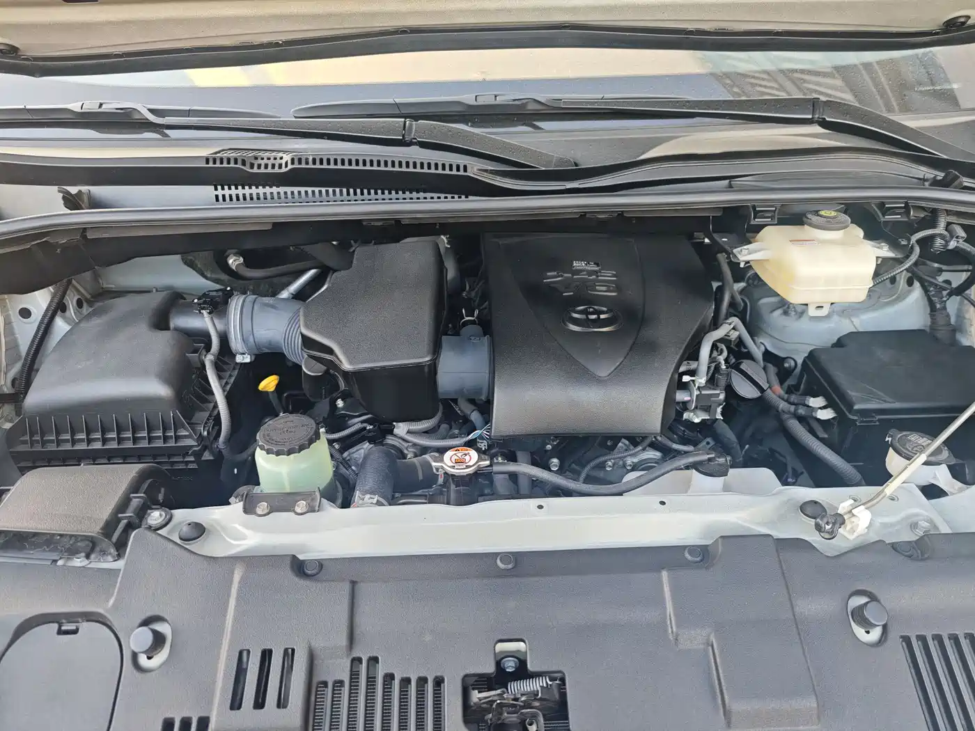 Toyota Granvia 2024 2.5L Hybrid Comfort фото 8