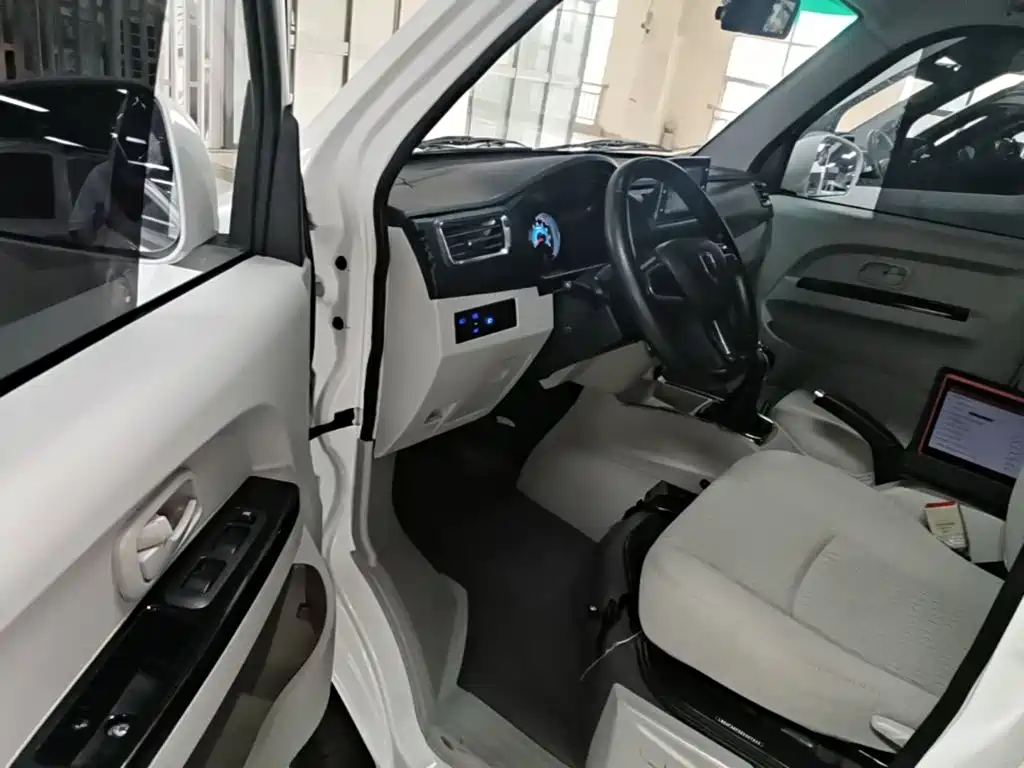 Jinbei New Hiace X30L 2025 2024 Fortune Edition Passenger Van 5/6/7-seater with Front AC