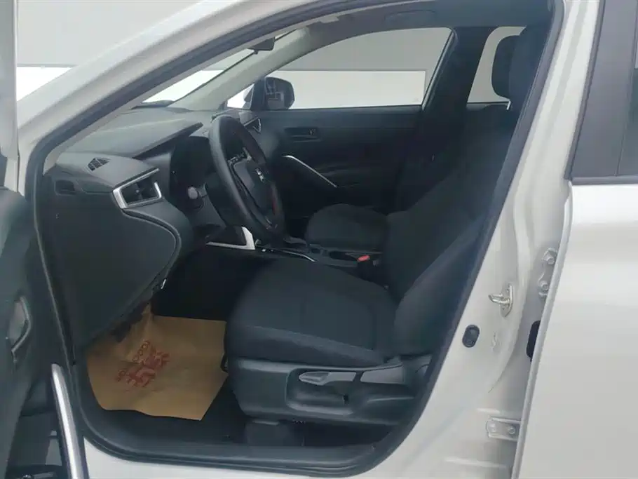 Toyota Corolla Cross 2024 Model 2.0L Pioneer Edition фото 9