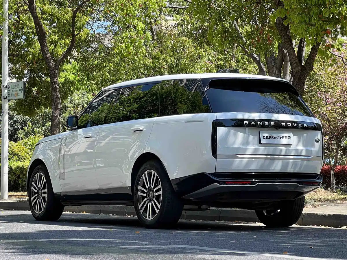 Land Rover Range Rover 2024 3.0 L6 400PS Genesis Extended фото 6