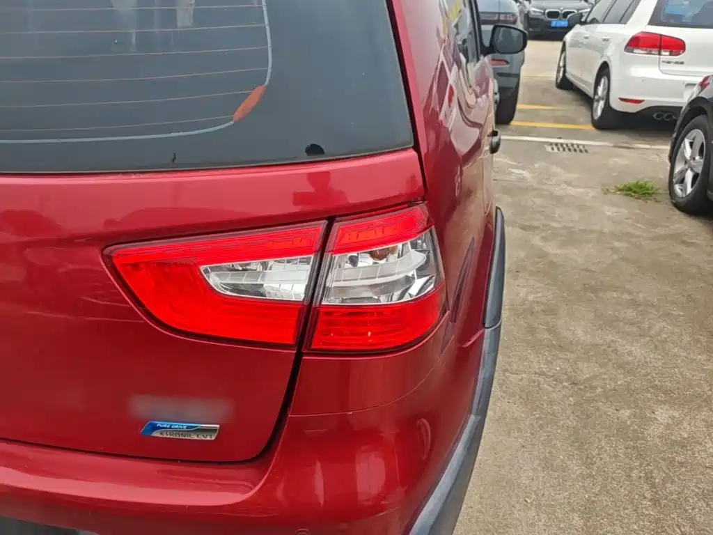 Nissan Livina 2015 2013 Sporty 1.6XV CVT Luxury