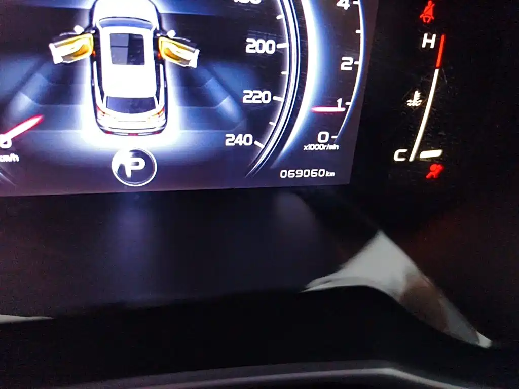 Фото 5 - Geely Atlas