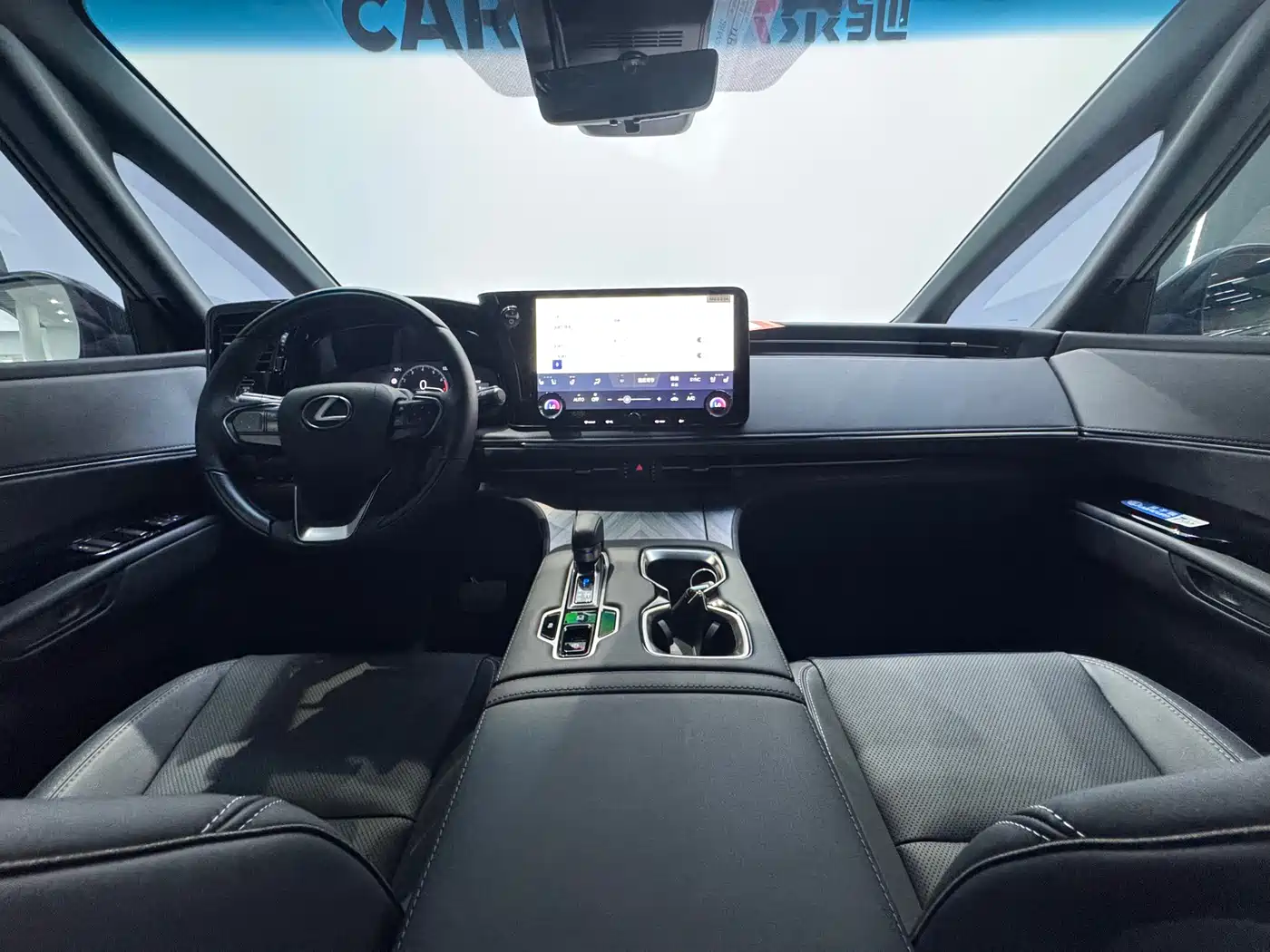 Lexus LM 2023 500h 6-Seater Prestige Edition фото 17