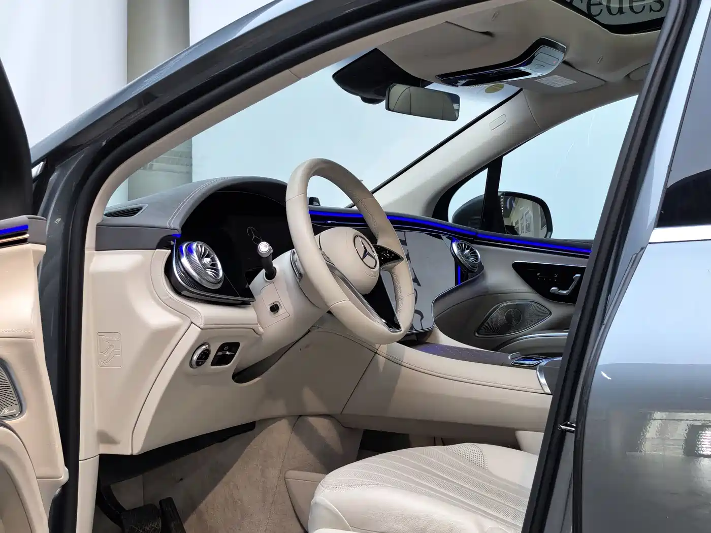 MERCEDES-BENZ EQS SUV