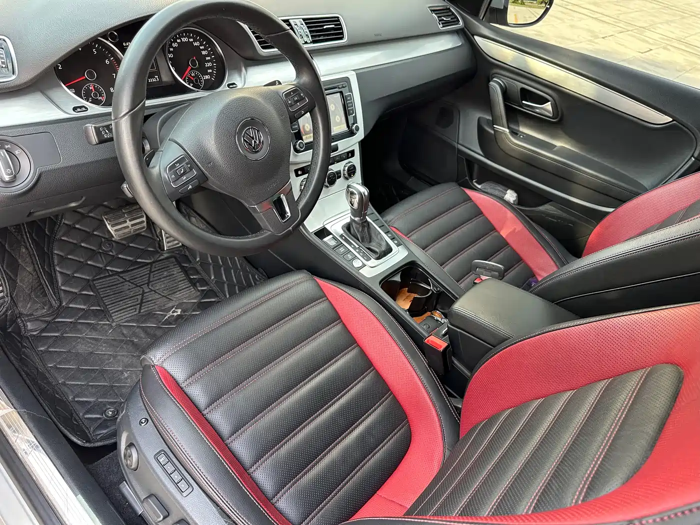 Volkswagen FAW-Volkswagen CC 2016 Model 2.0TSI Luxury фото 7