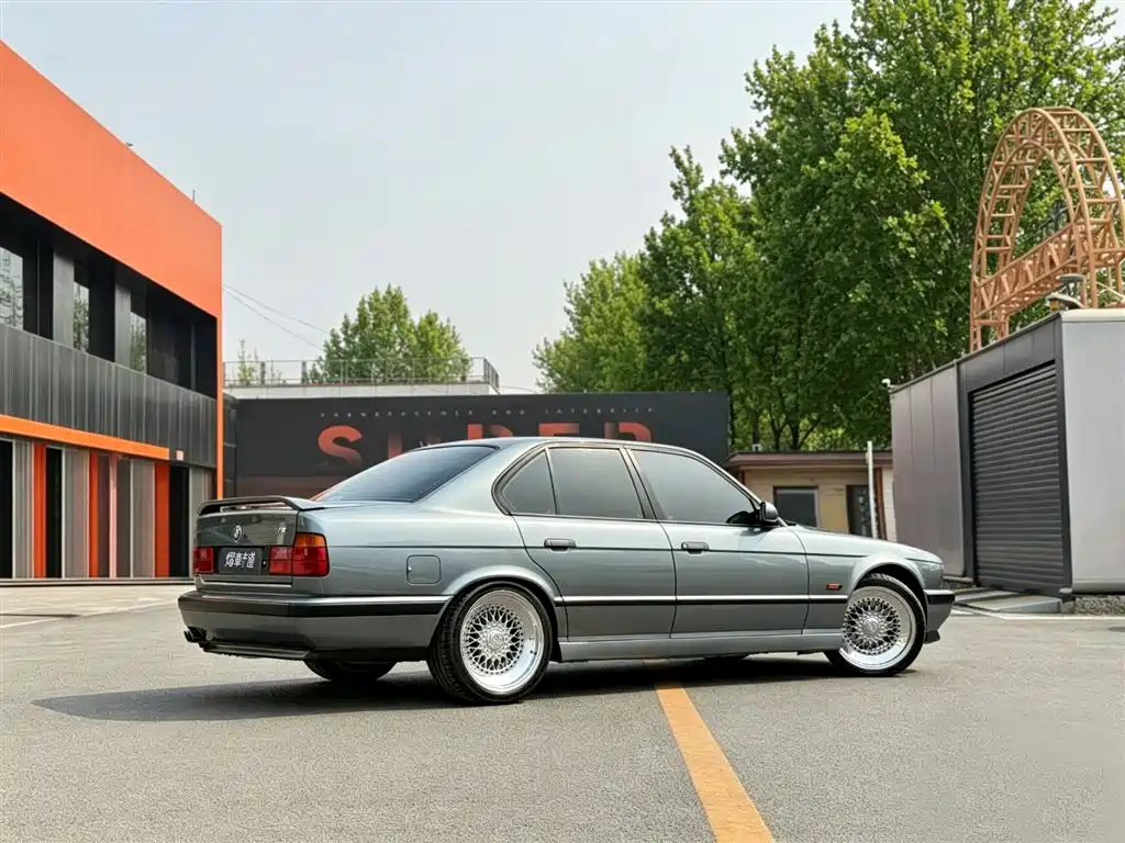BMW 5 Series (Import) фото 3