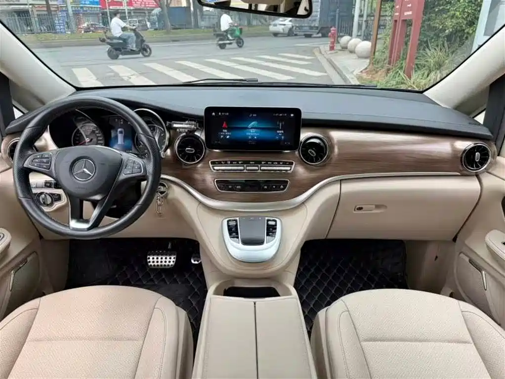 Mercedes-Benz V-Class 2020 V 260 Navigator Edition фото 7