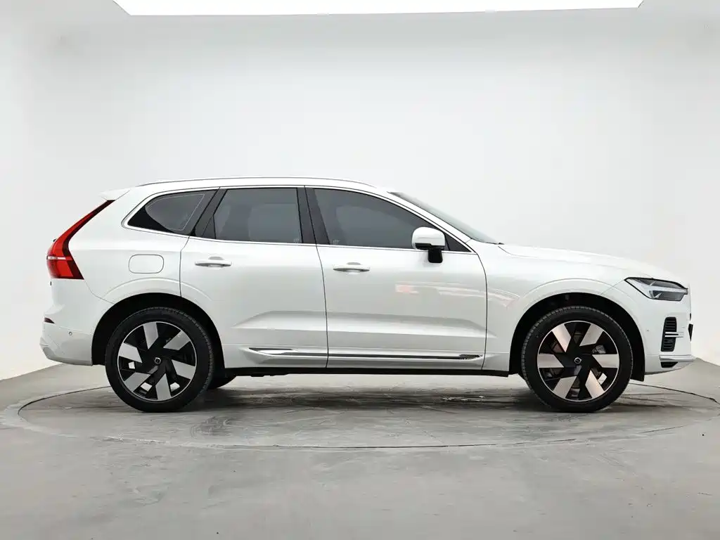 Volvo XC60 Plug-in Hybrid 2025 2025 Plug-in Hybrid Long Range AWD Zhiyuan Luxury Edition