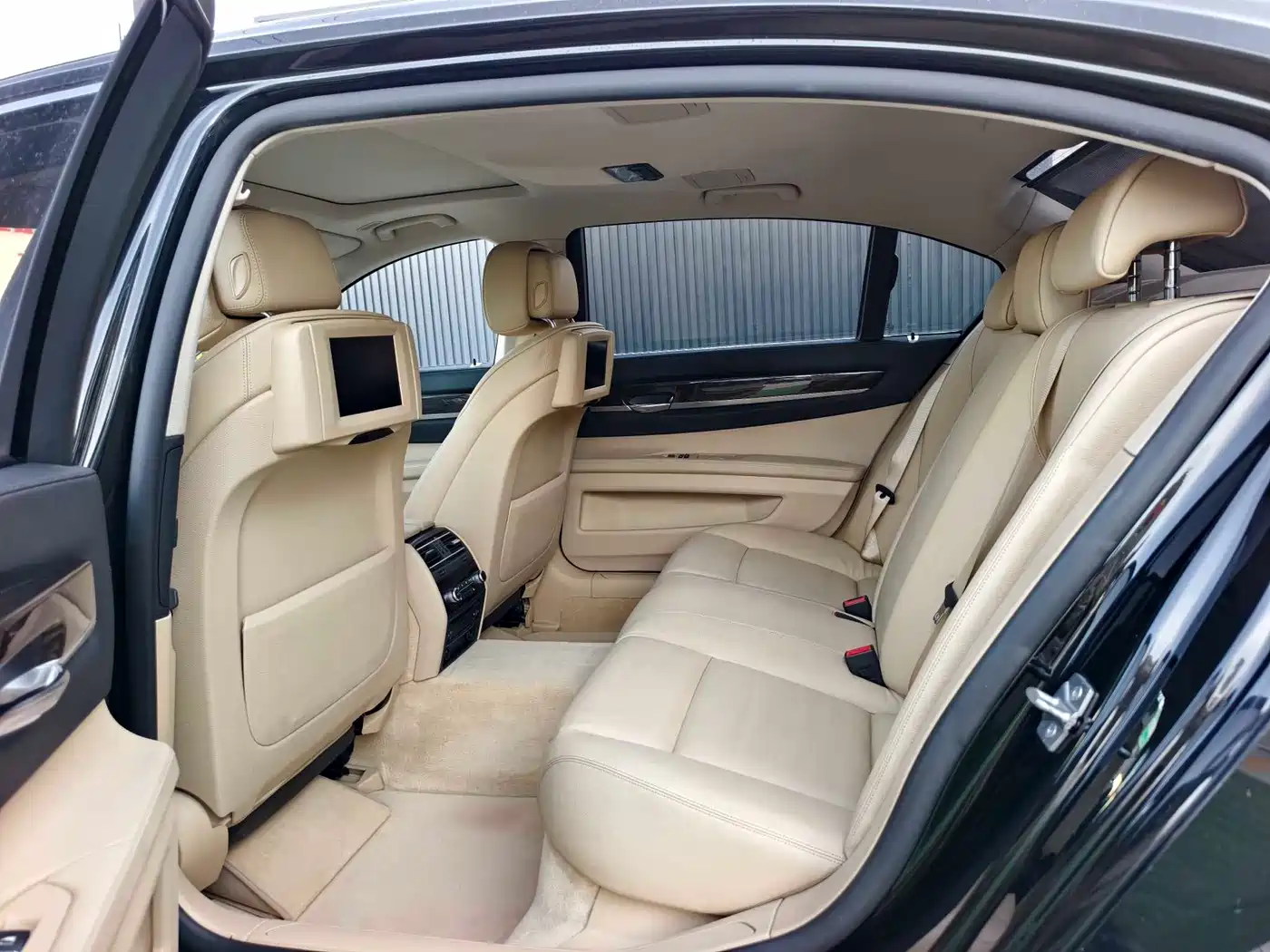 BMW 7 Series 2009 Model 740Li Leading Edition фото 11