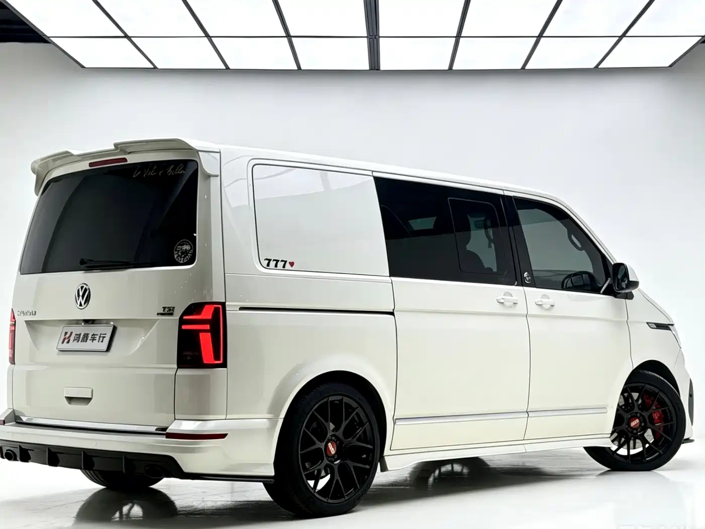 Volkswagen Multivan 2018 2.0TSI 4WD Premium Edition 7-Seater фото 4