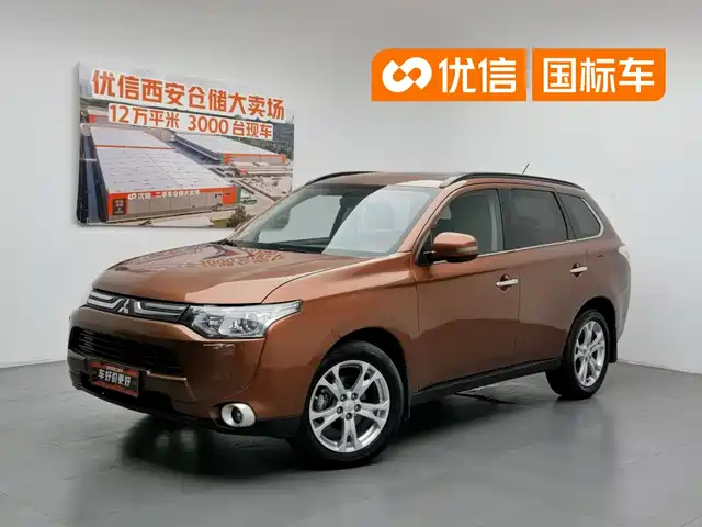 Mitsubishi Outlander (Import) 2013 2.4L 4WD Luxury Navigation 5-seater