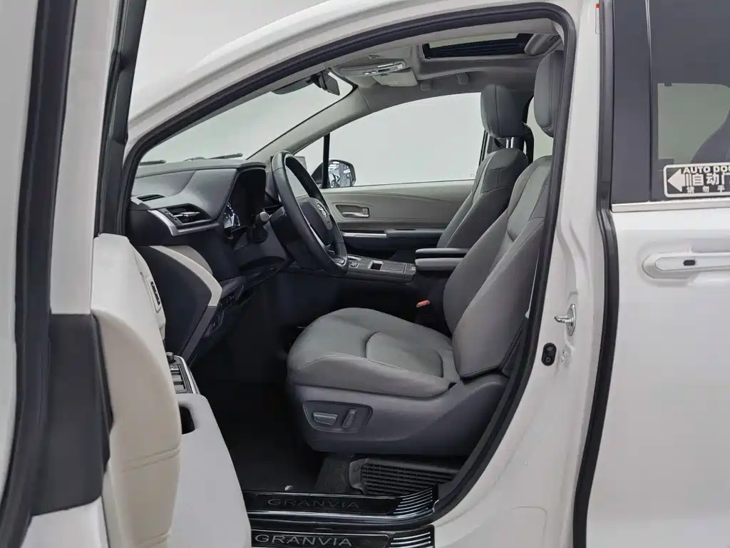 Toyota Granvia 2024 2023 2.5L Hybrid Prestige PLUS Edition