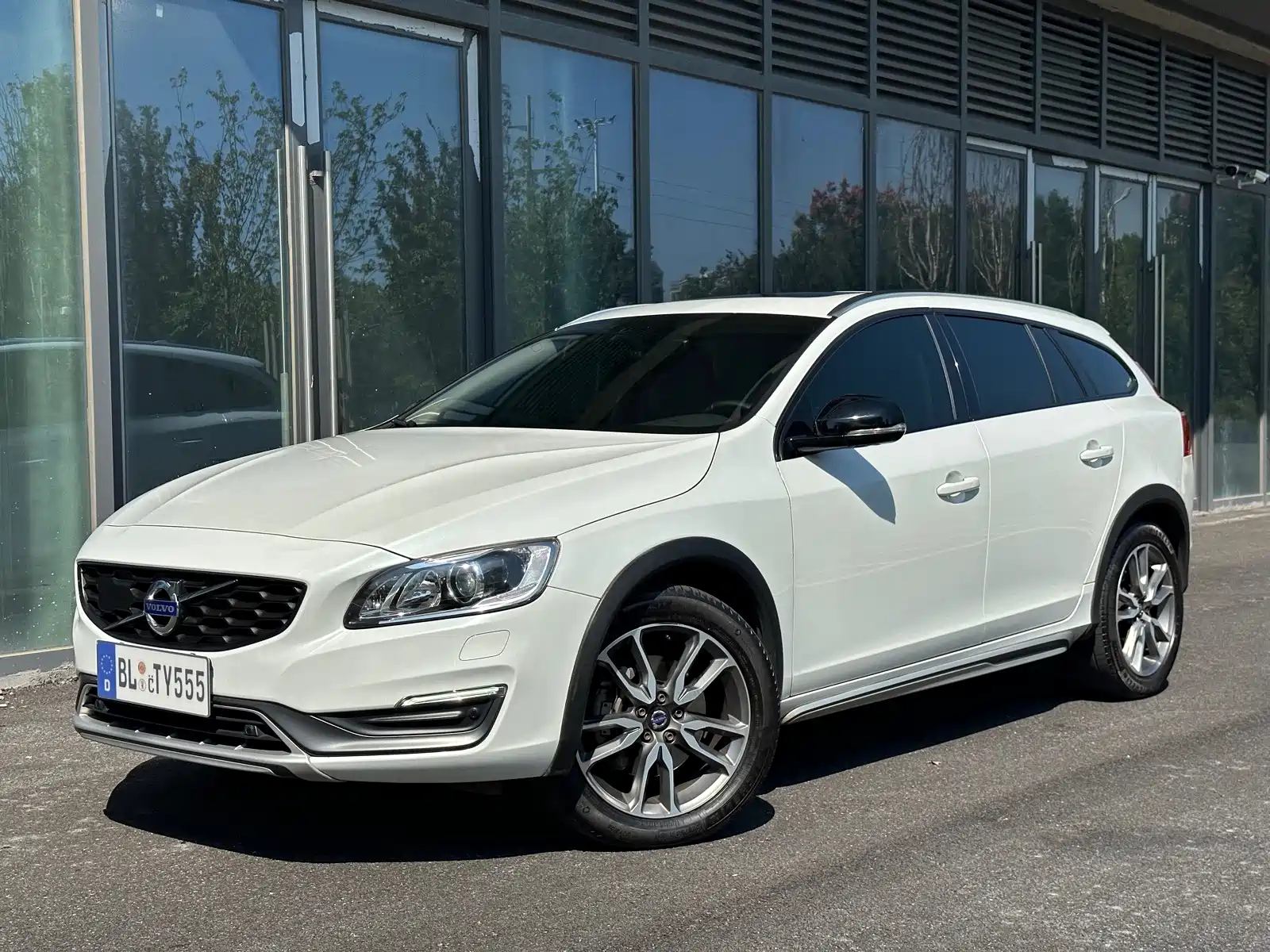 Фото 1 - Volvo V60