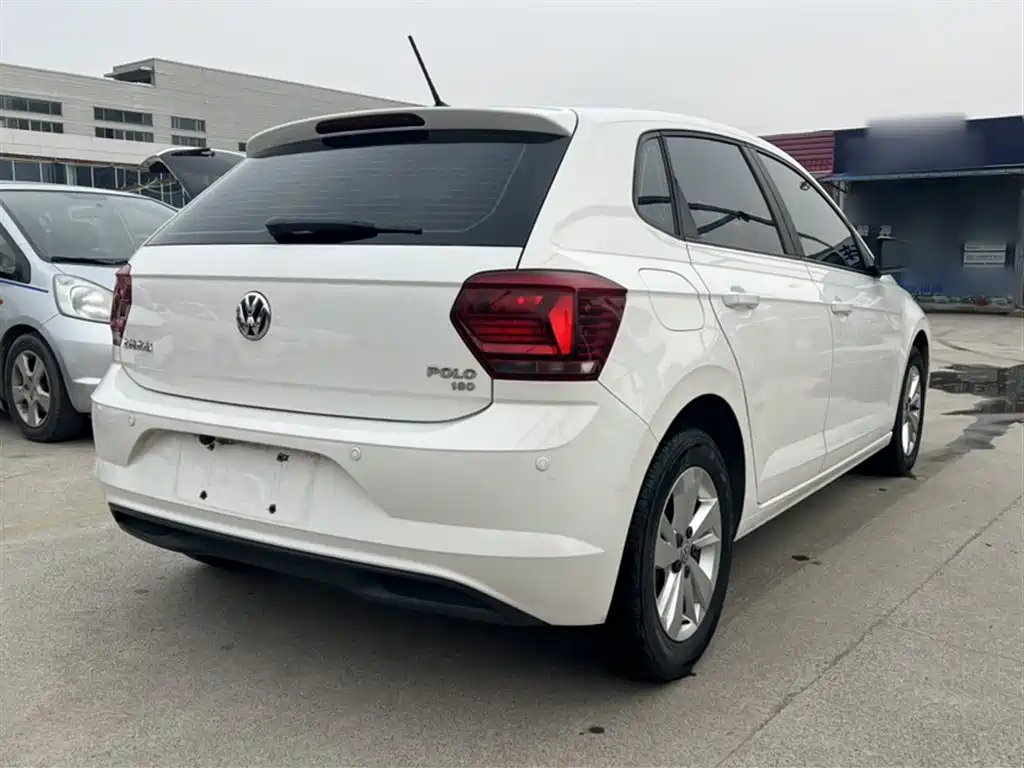 Volkswagen Polo 2019 Plus 1.5L Automatic Panorama Enjoyment Edition фото 10
