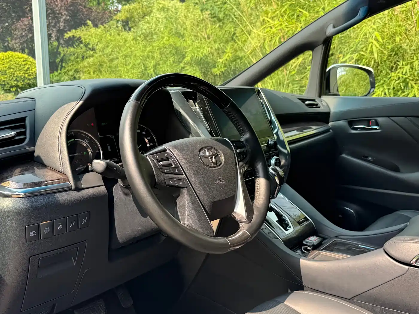 Toyota Alphard 2021 Hybrid 2.5L Premium фото 7