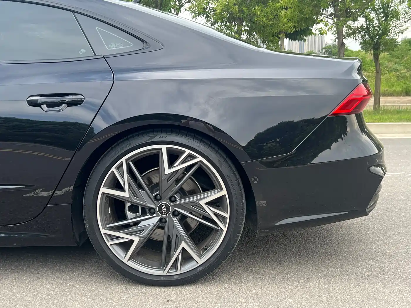 Audi A7L 2024 55 TFSI quattro S-line Black Warrior Edition фото 8