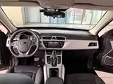 Фото 16 - Geely Atlas