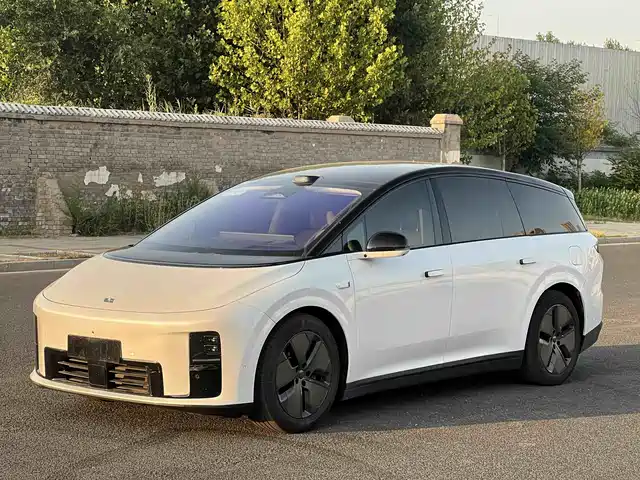 Li Auto Li i8 2025 Standard Edition