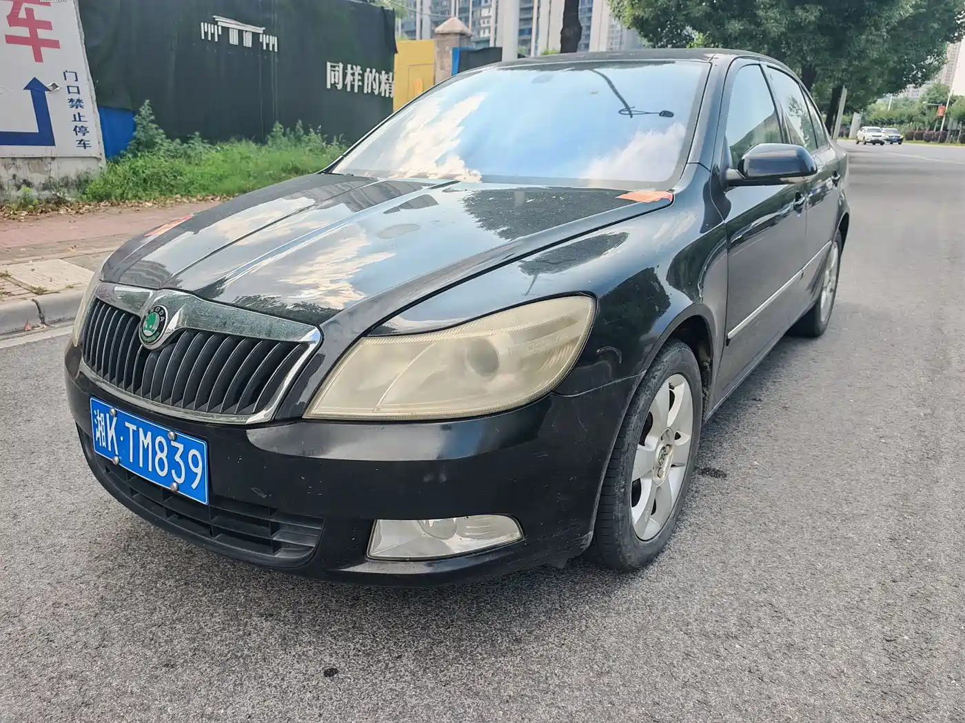 Škoda Octavia 2010 1.6L Auto Comfort фото 2