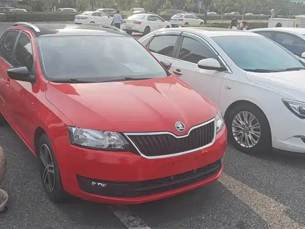 Škoda Skoda Rapid Spaceback 2016 Facelift 1.6L Manual Innovation Edition