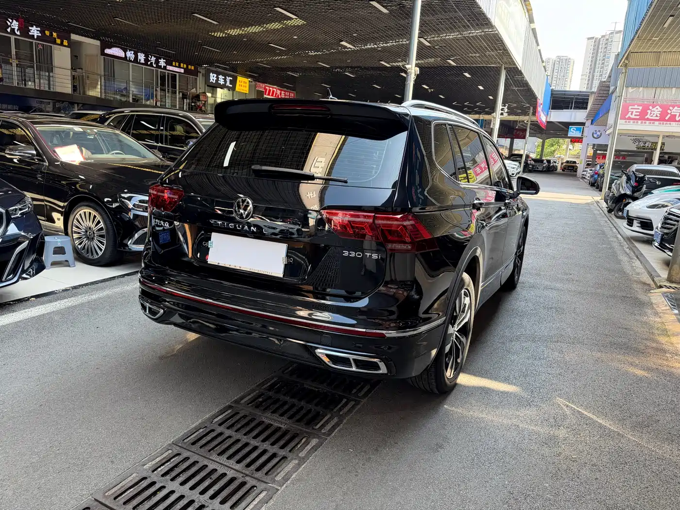 Volkswagen Tiguan L 2024 330TSI Automatic 2WD R-Line Premium Enjoyment Edition фото 6