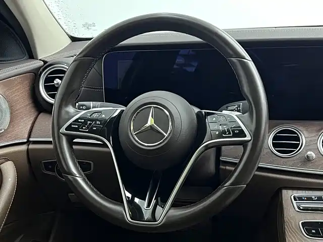 Фото 14 - Mercedes-Benz E-Class