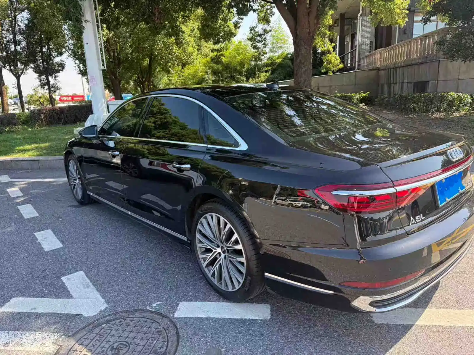 Photo 11 - Audi A8
