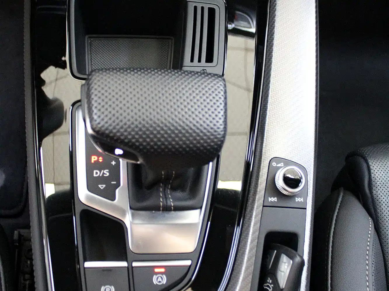 Audi A4L 2024 40 TFSI quattro RS Kit Speed Edition фото 9