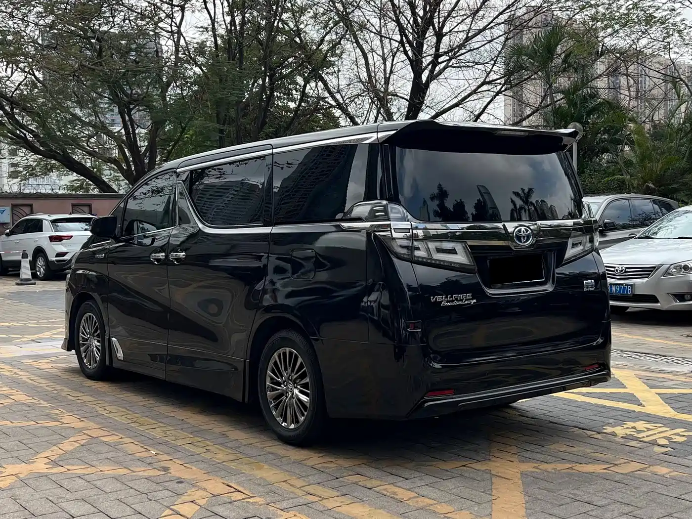 Toyota Vellfire 2019 Hybrid 2.5L HV Premium Edition фото 20