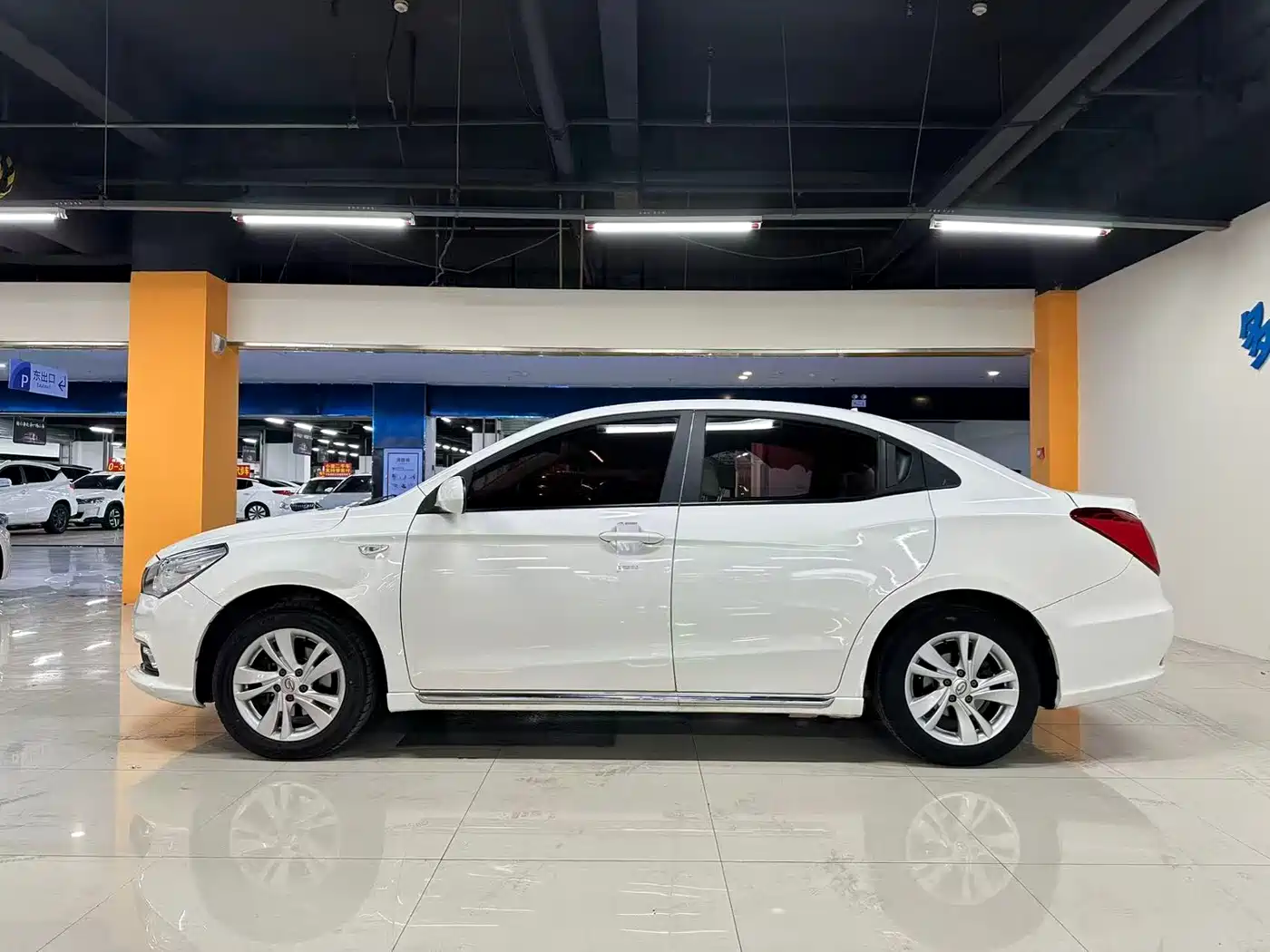 GAC Trumpchi Trumpchi GA3S Vision 2014 1.6L Automatic Luxury ESP Edition фото 9