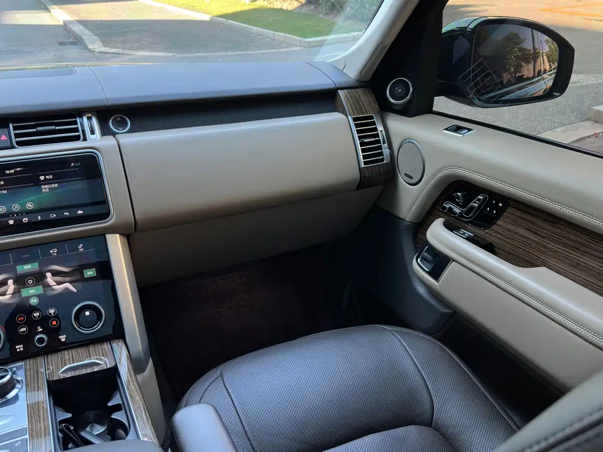 Land Rover Range Rover 2018 3.0 SC V6 Vogue Heritage Extended Edition фото 20