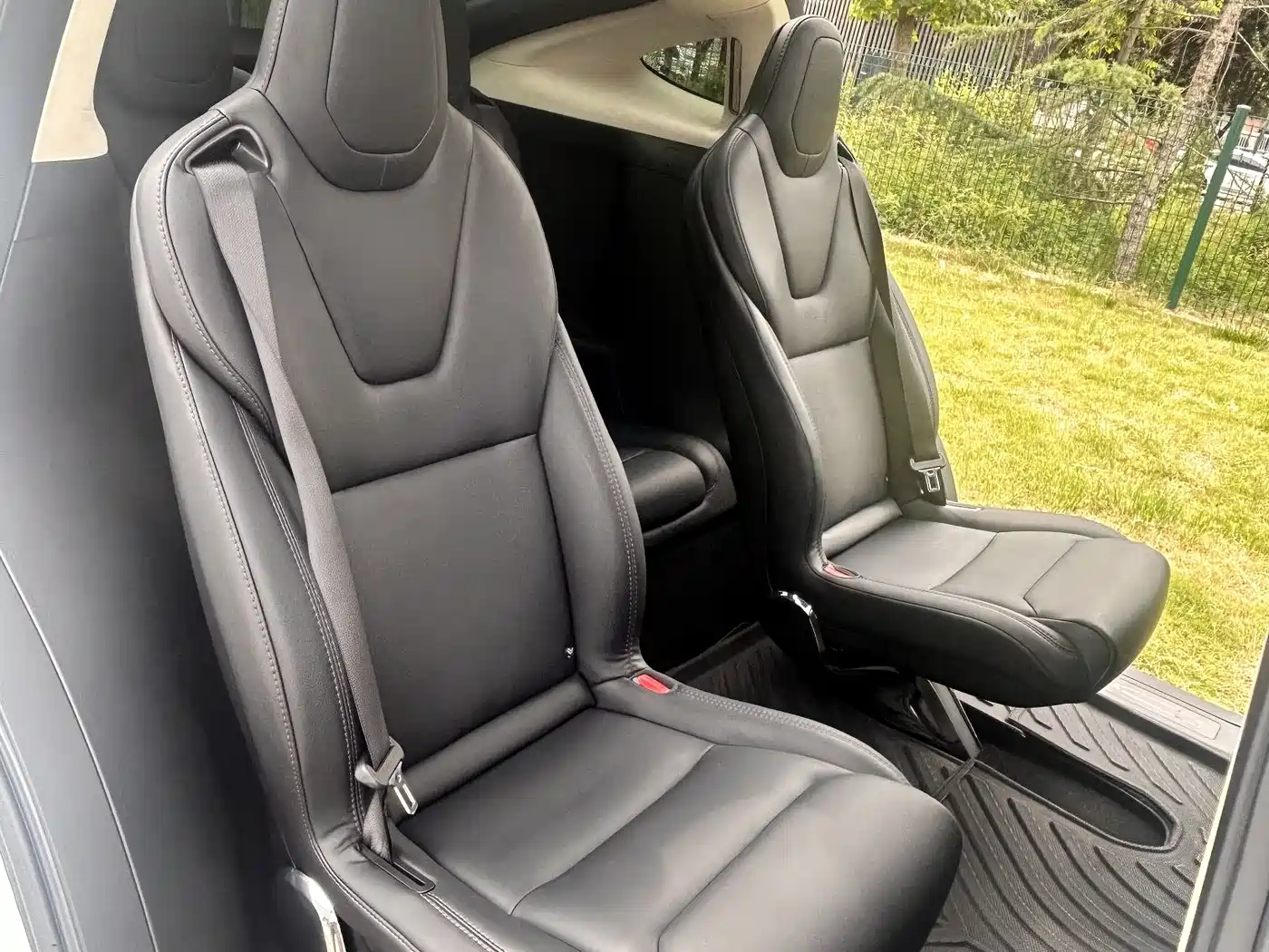 TESLA MODEL X