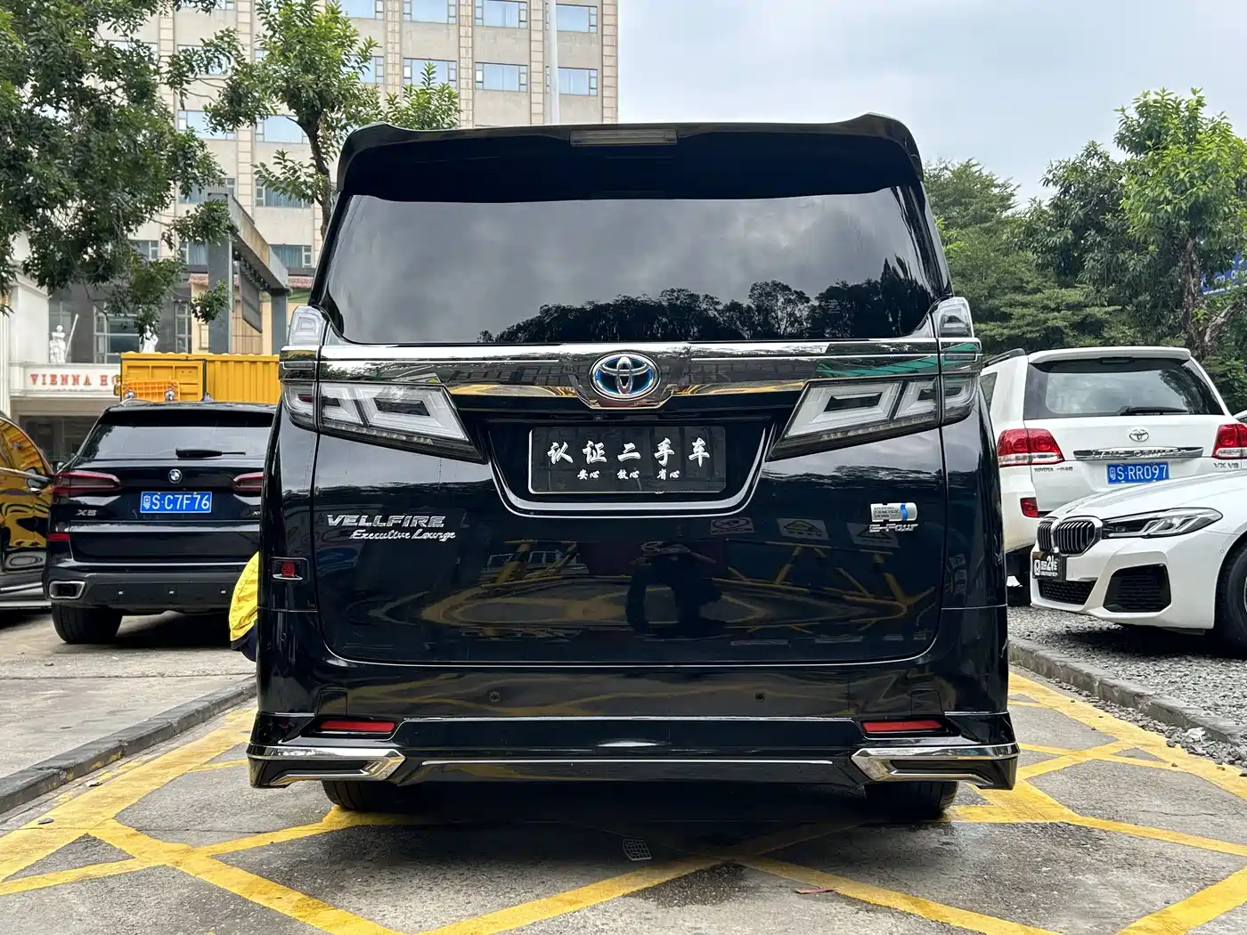 Toyota Vellfire 2021 Crown Hybrid 2.5L HV Premium Edition фото 6