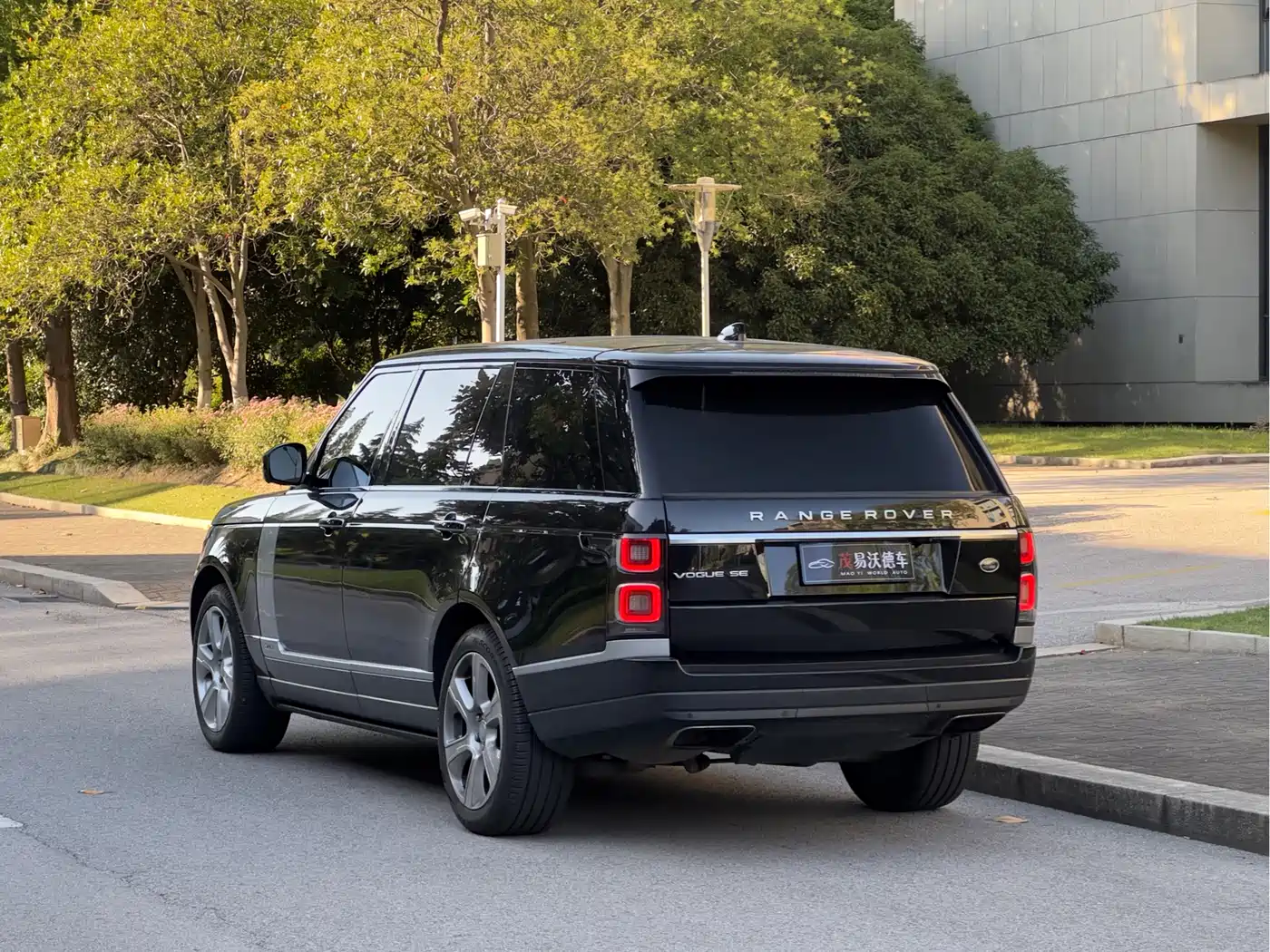 Land Rover Range Rover 2018 3.0 SC V6 Vogue Heritage Extended Edition фото 5