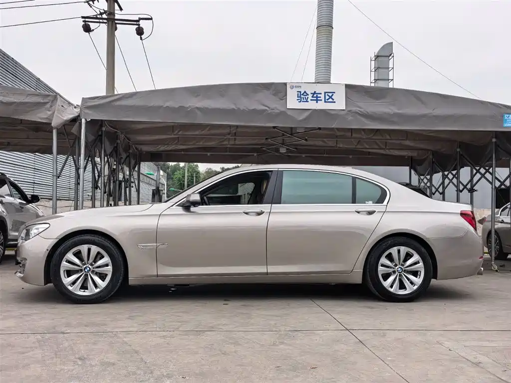 BMW 7 Series 2013 Model 730Li Leading фото 7
